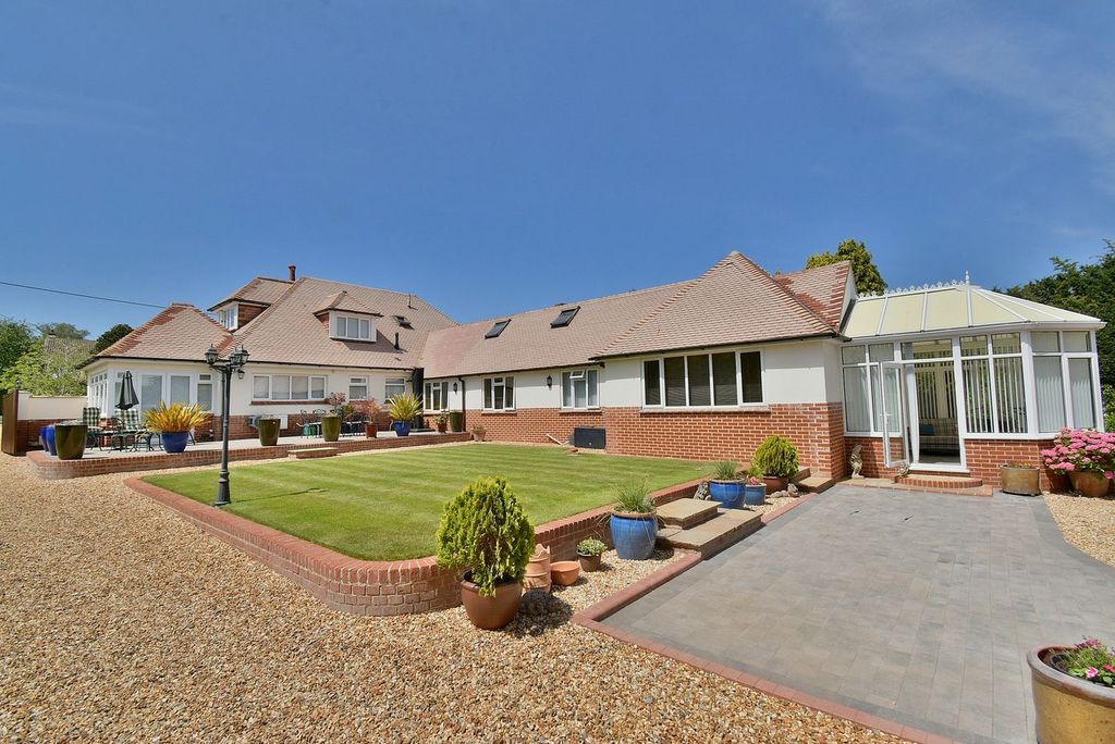Property photo 2 of 31