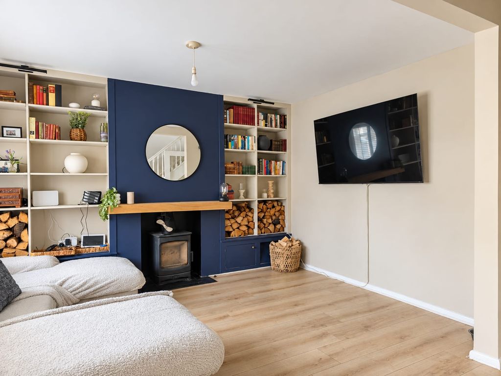Property photo 2 of 17