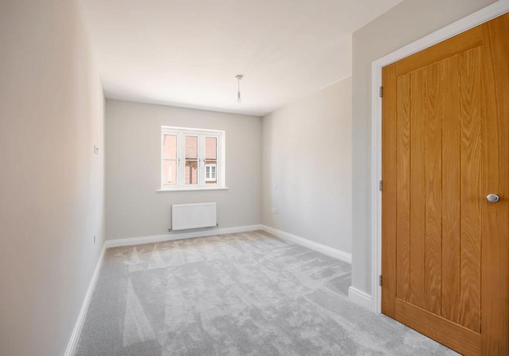 Property photo 2 of 7 Bedroom