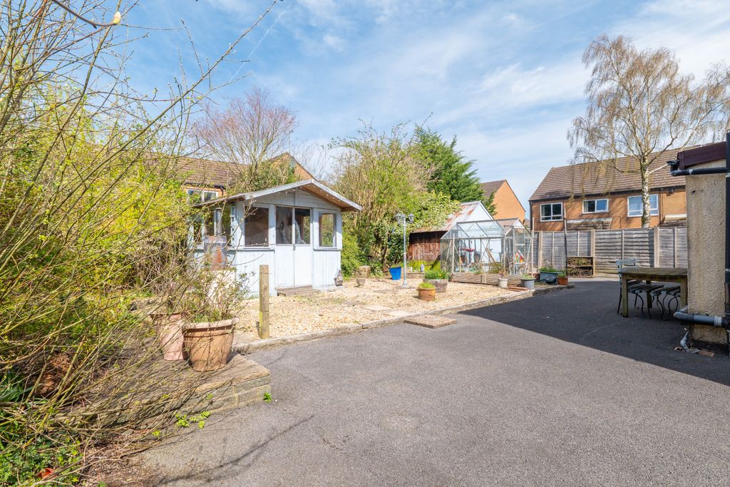 Property photo 2 of 17 Garden