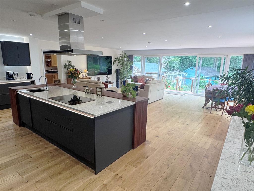 Property photo 3 of 41 Kitch Diner Sitting Rm 1.Jpg