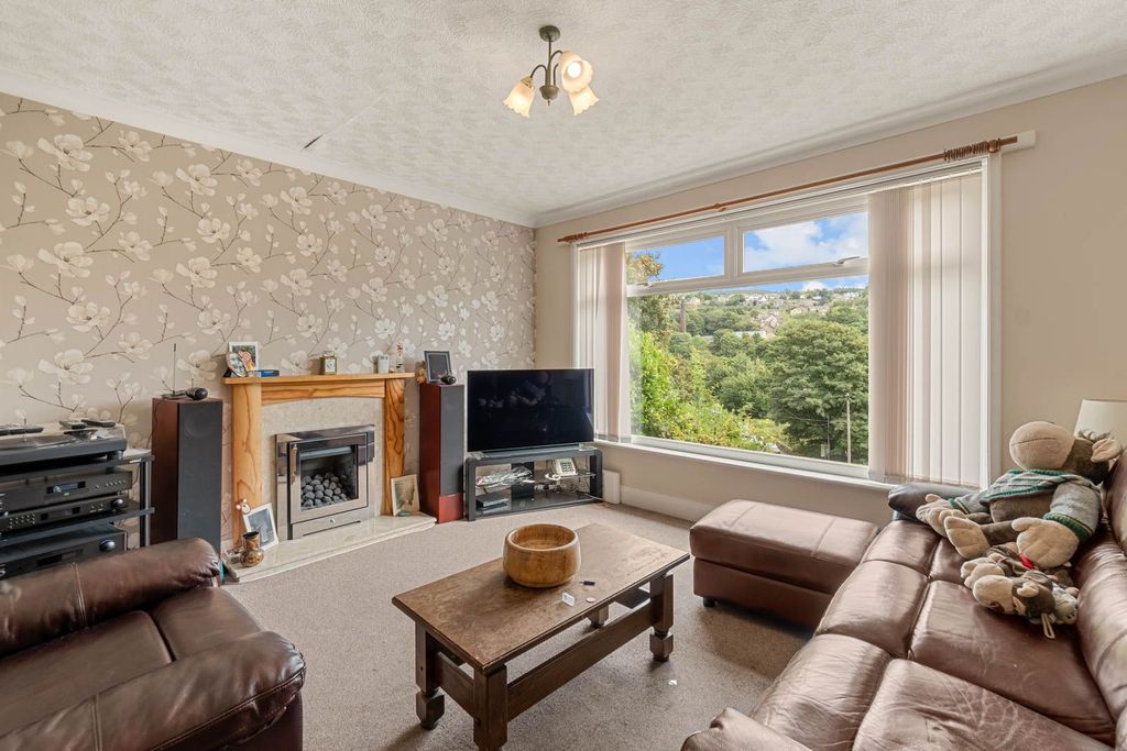 Property photo 3 of 37