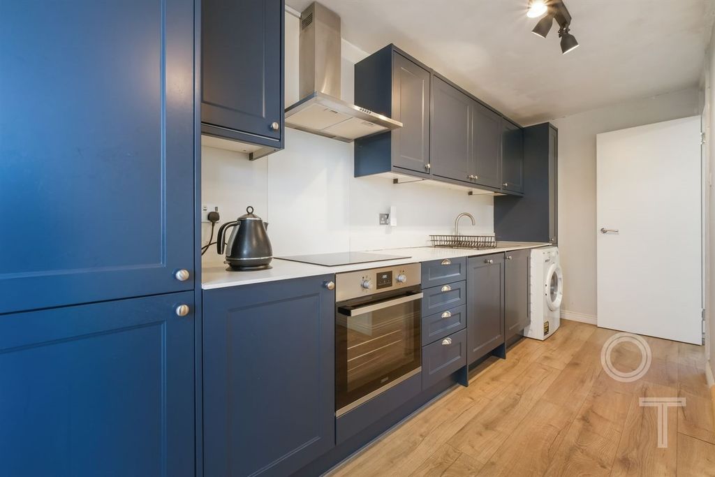 Property photo 1 of 12 Kitchen (Main)