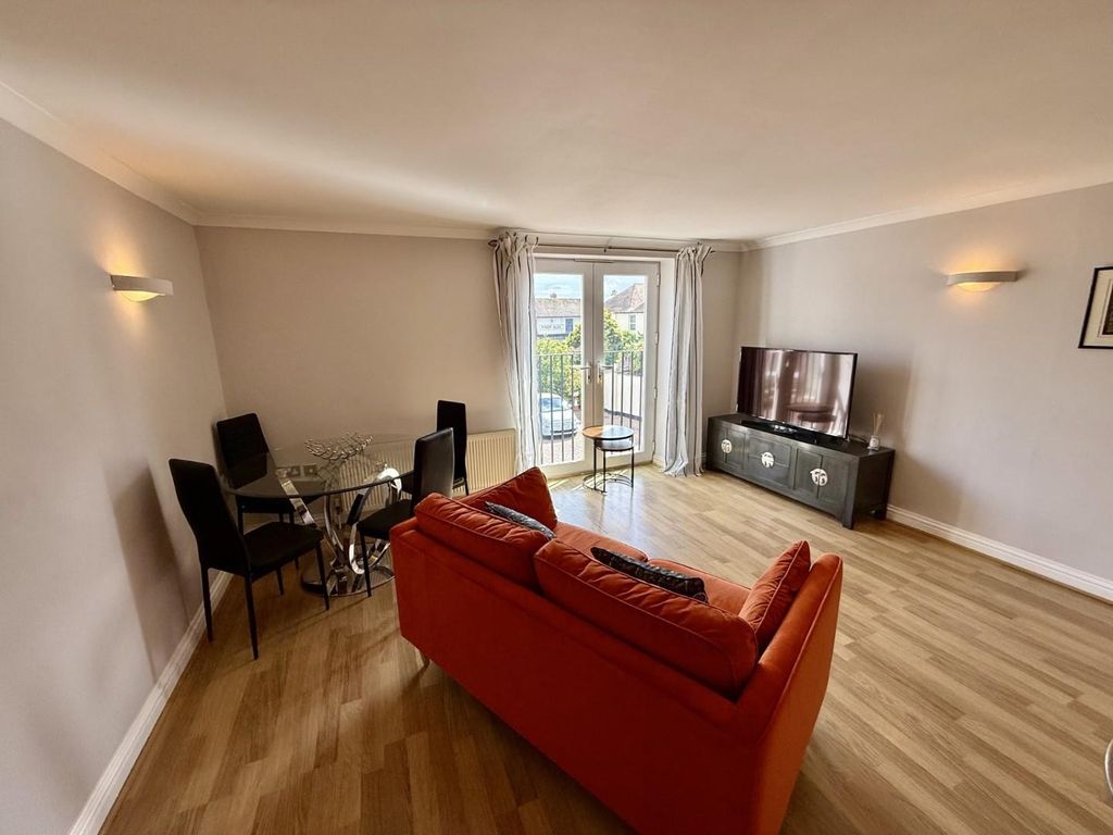 Property photo 3 of 10 Newmans Living Room 2.Jpg
