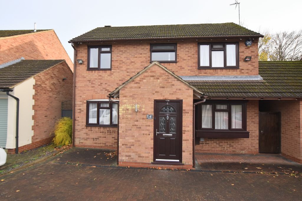 Property photo 1 of 10 4 Shorham Rise Front