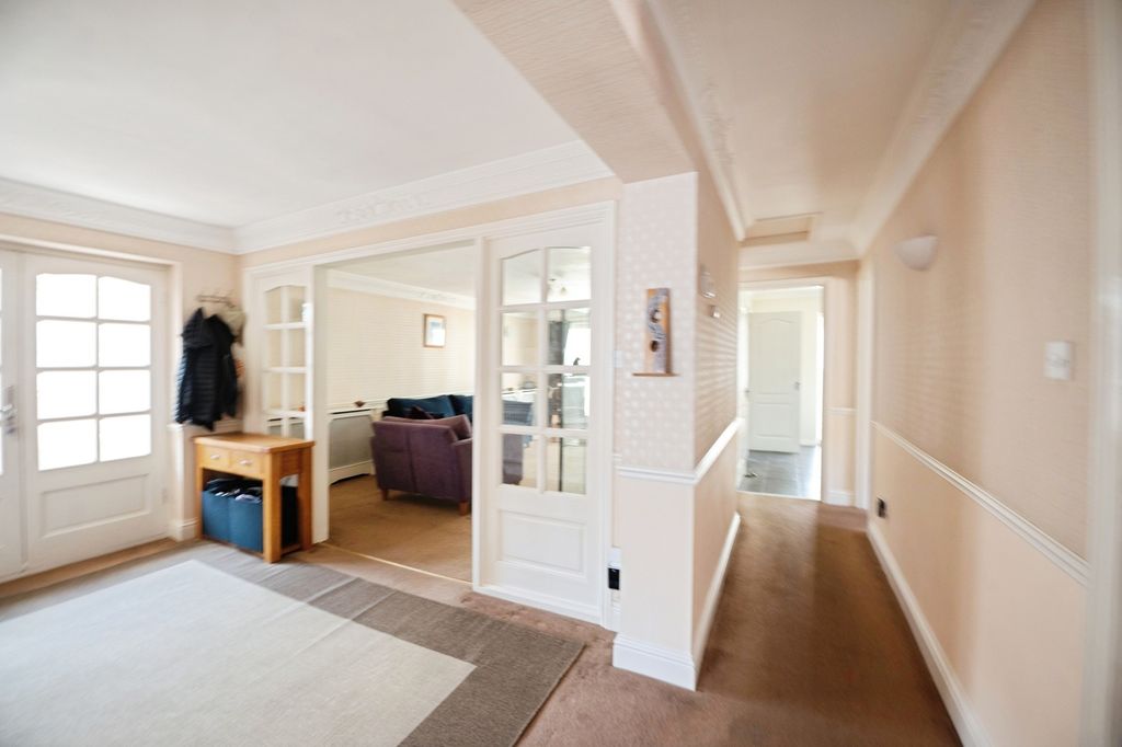Property photo 3 of 17 Photo