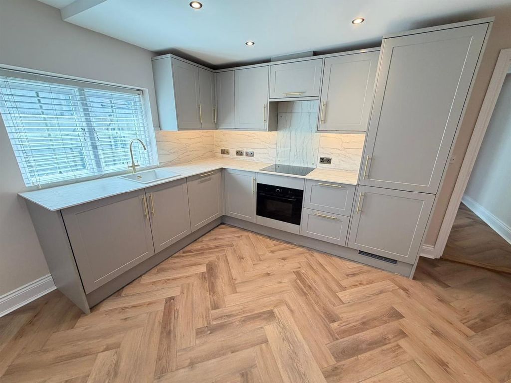 Property photo 1 of 7 Kitchen.Jpg