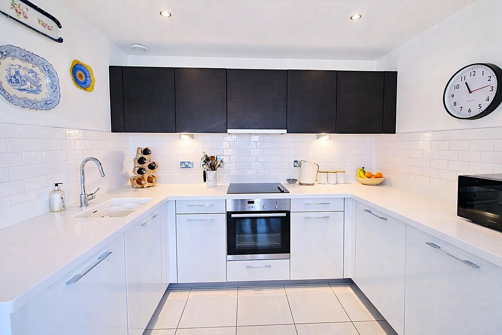 Property photo 2 of 14 1