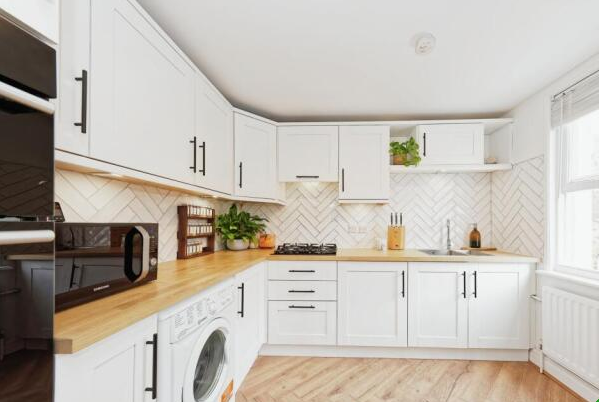 Property photo 3 of 5 Kitchen