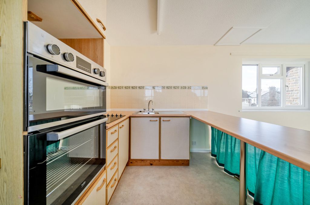 Property photo 2 of 10 1396215-3-695E593...