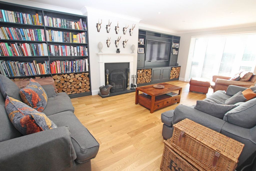 Property photo 3 of 28
