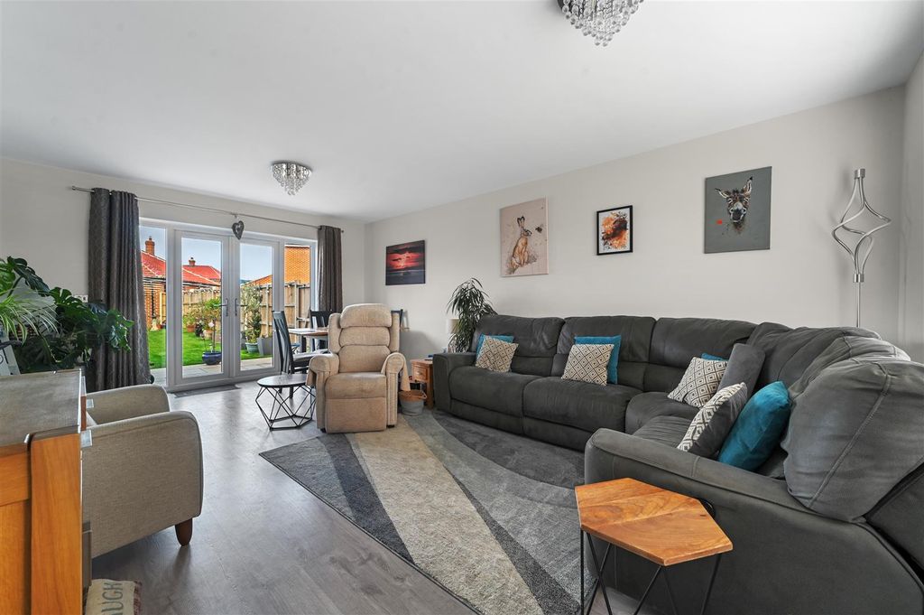 Property photo 2 of 13 Sitting Room