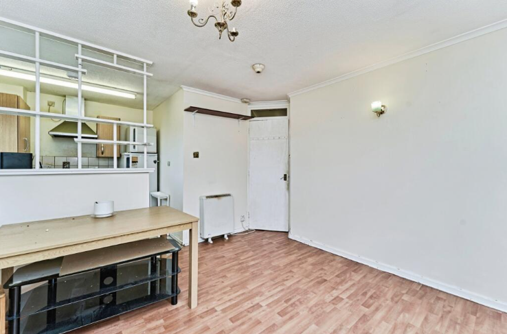 Property photo 3 of 8 Reception