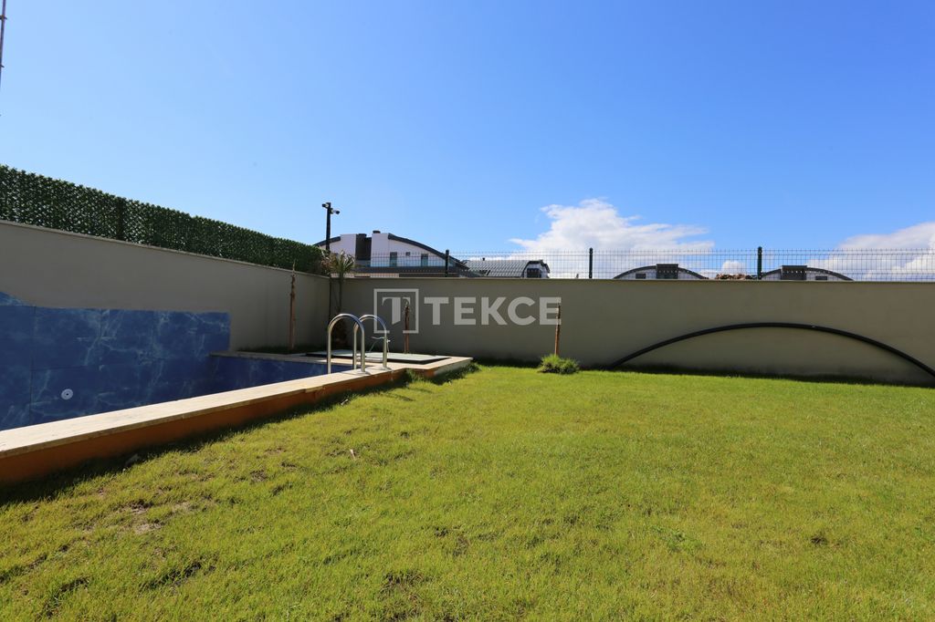Property photo 2 of 44