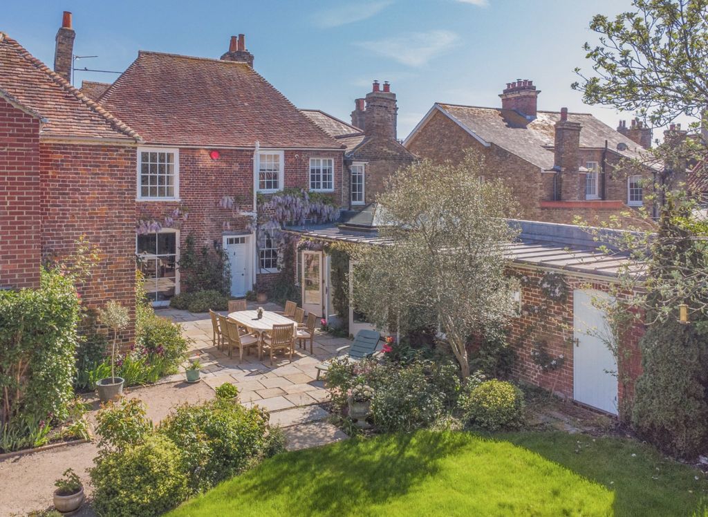 Property photo 3 of 19 Piers House