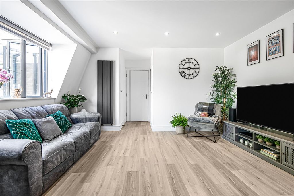 Property photo 1 of 16 11_86728.Jpg