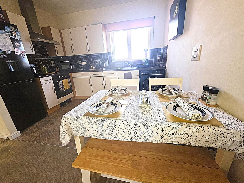 Property photo 3 of 20 Kitchen/Breakfast Area