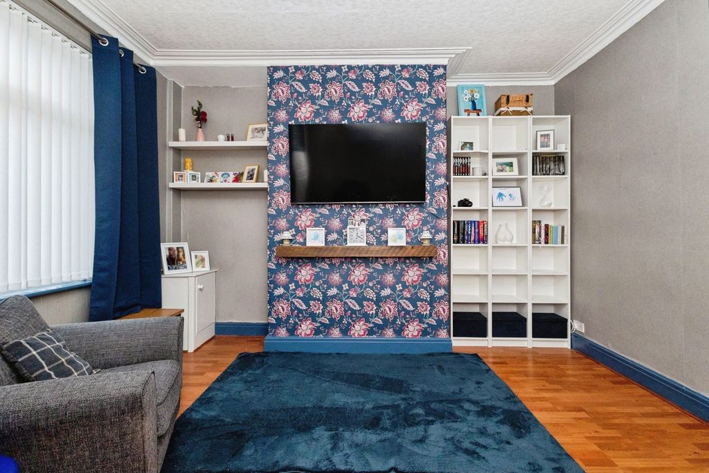 Property photo 2 of 17 Photo