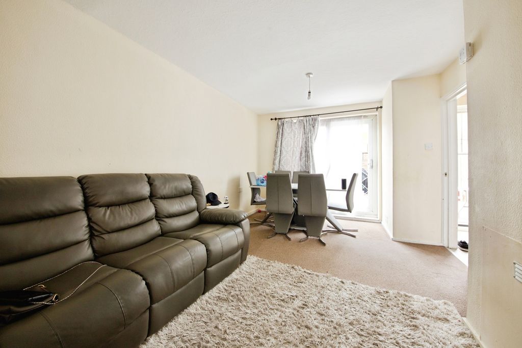 Property photo 3 of 17 Photo
