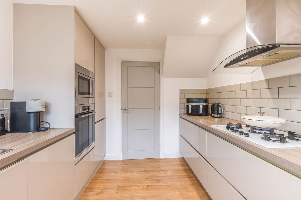 Property photo 3 of 23