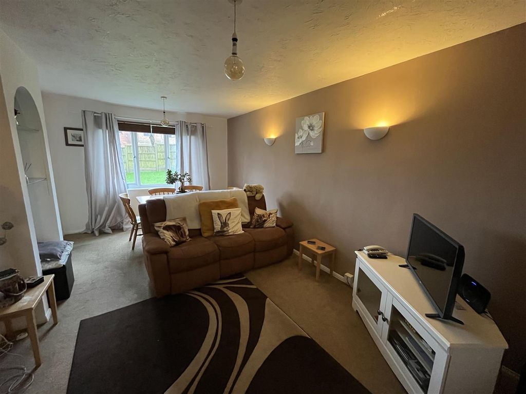 Property photo 2 of 5 Living Room