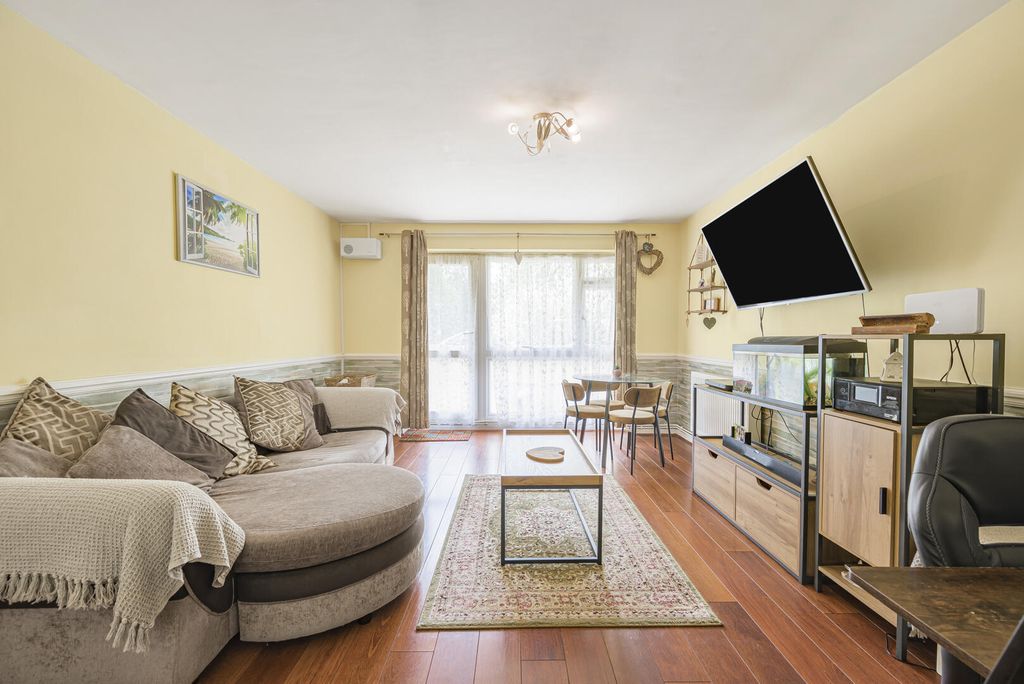 Property photo 2 of 14 Living Room