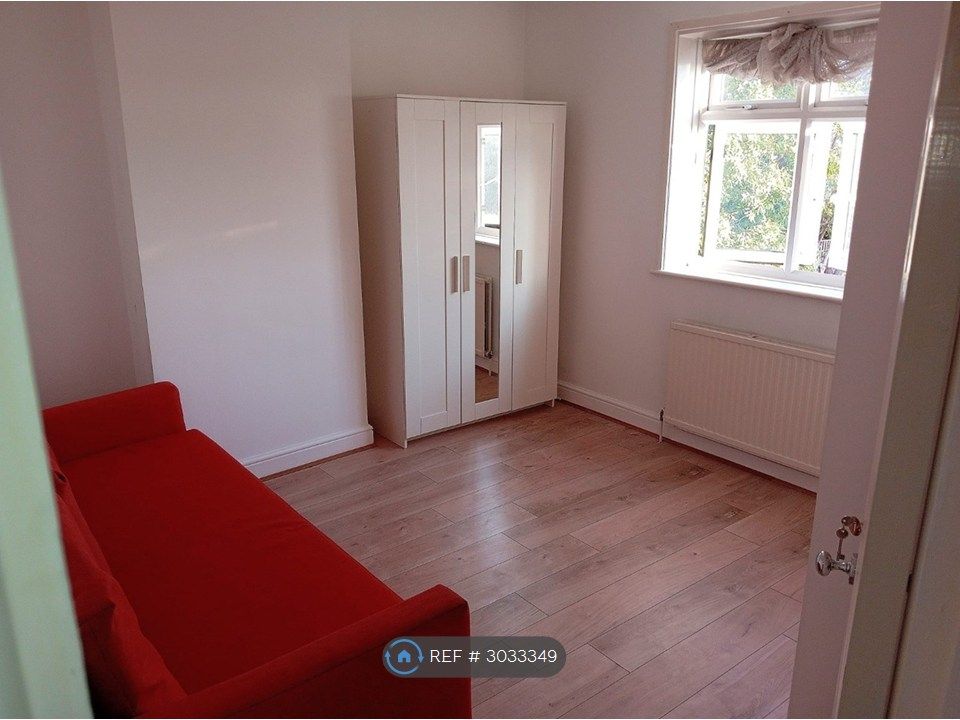 Property photo 3 of 12 Double Bedroom