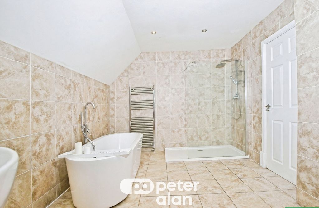 Property photo 3 of 26 Bathroom