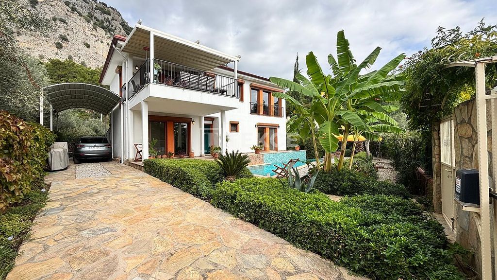 Property photo 1 of 43