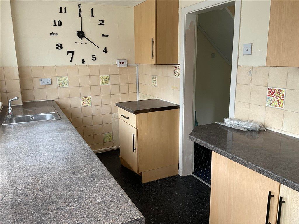 Property photo 2 of 8 Kitchen