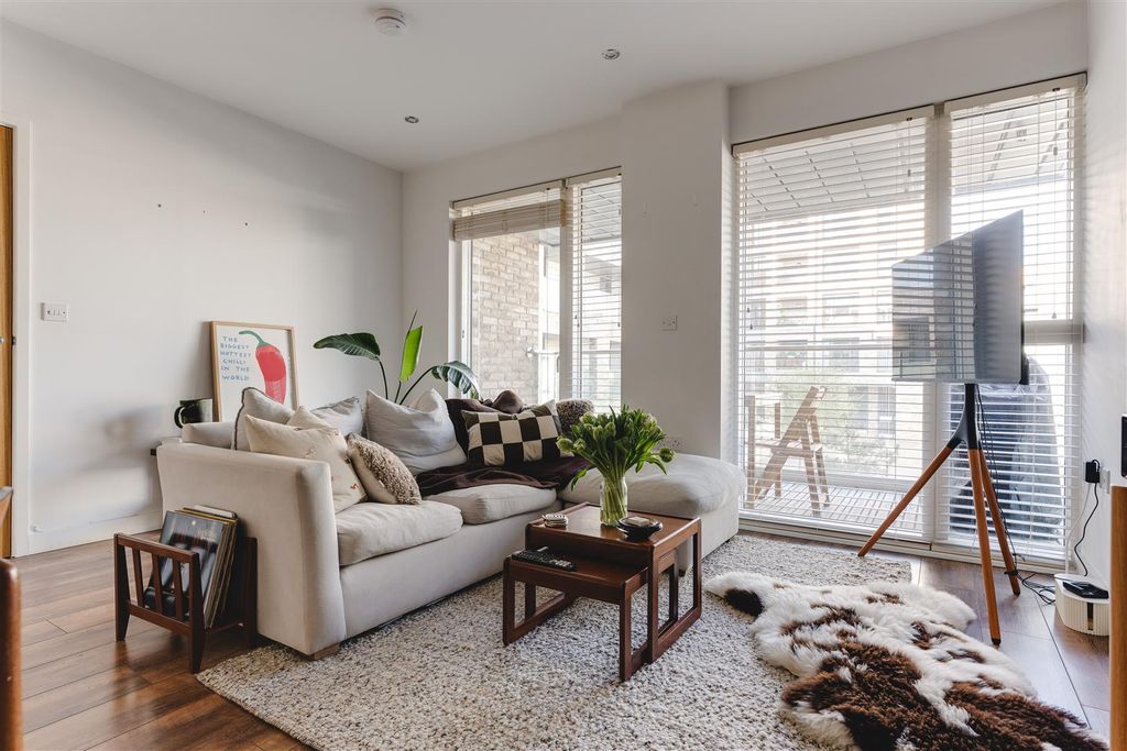 Property photo 3 of 20 London Lane-17.Jpg