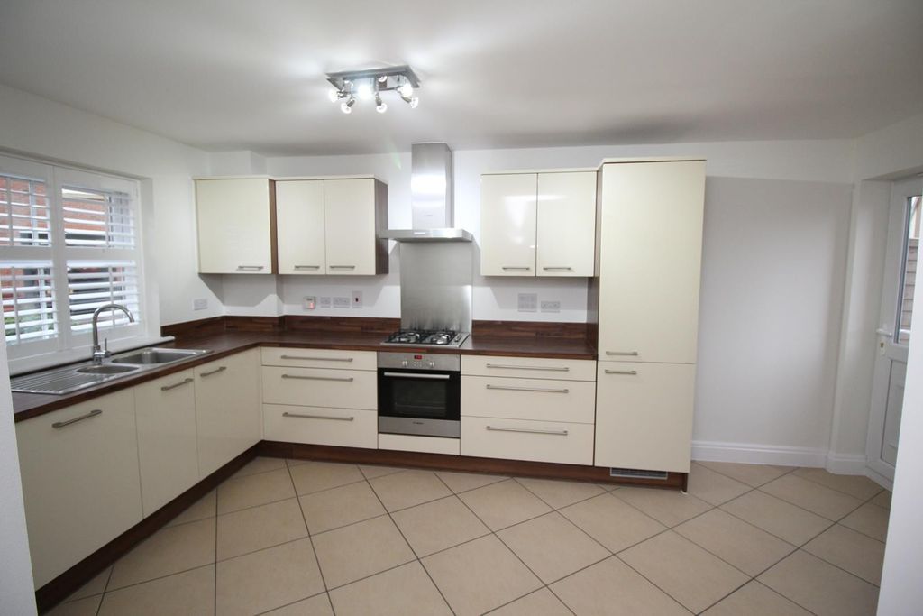 Property photo 3 of 5 Kitchen