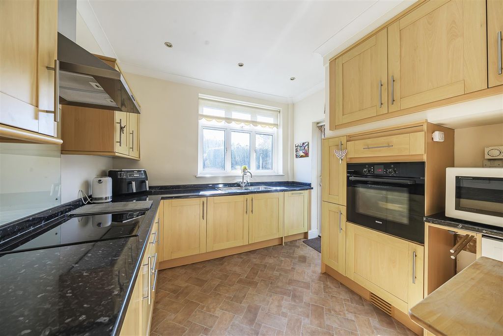 Property photo 2 of 20 Rodney Gardens