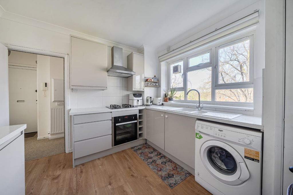 Property photo 2 of 16 Picture No. 17