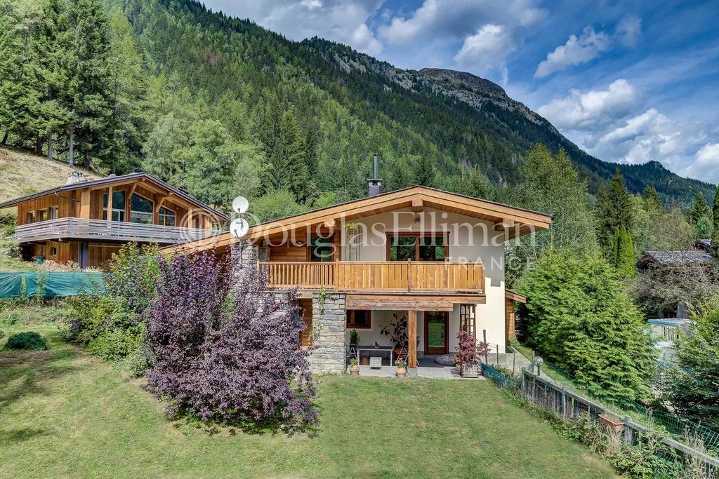Property photo 1 of 18 Chamonix - A 3-Bedroom Chalet In La Joux