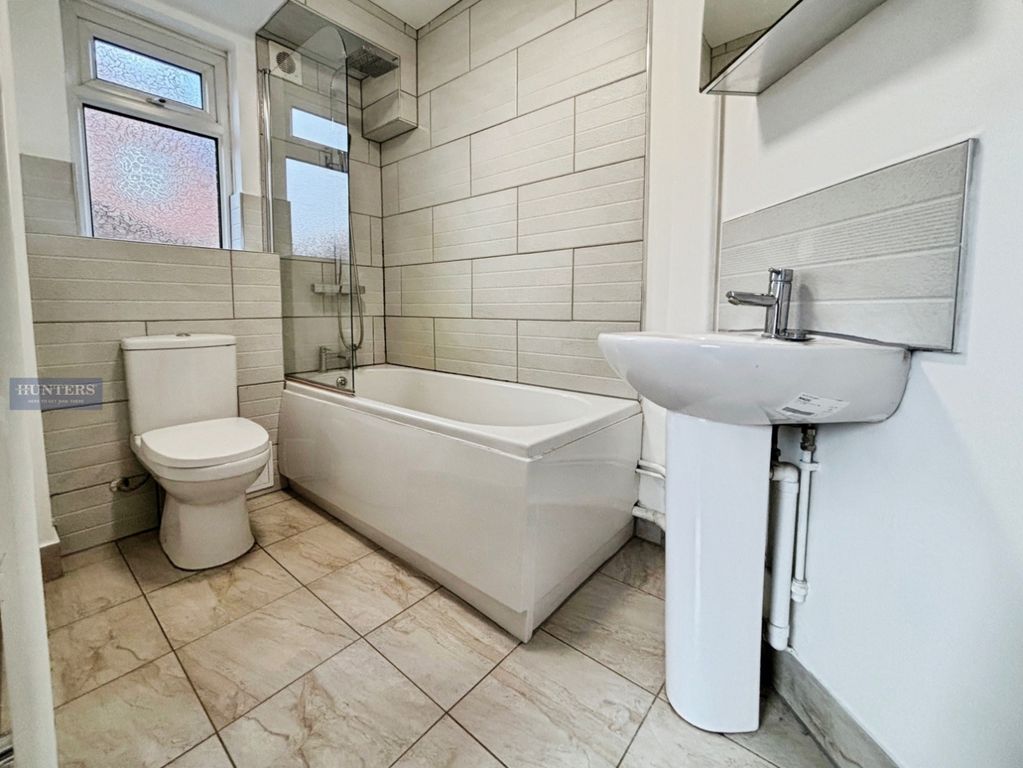 Property photo 3 of 16 Bathroom