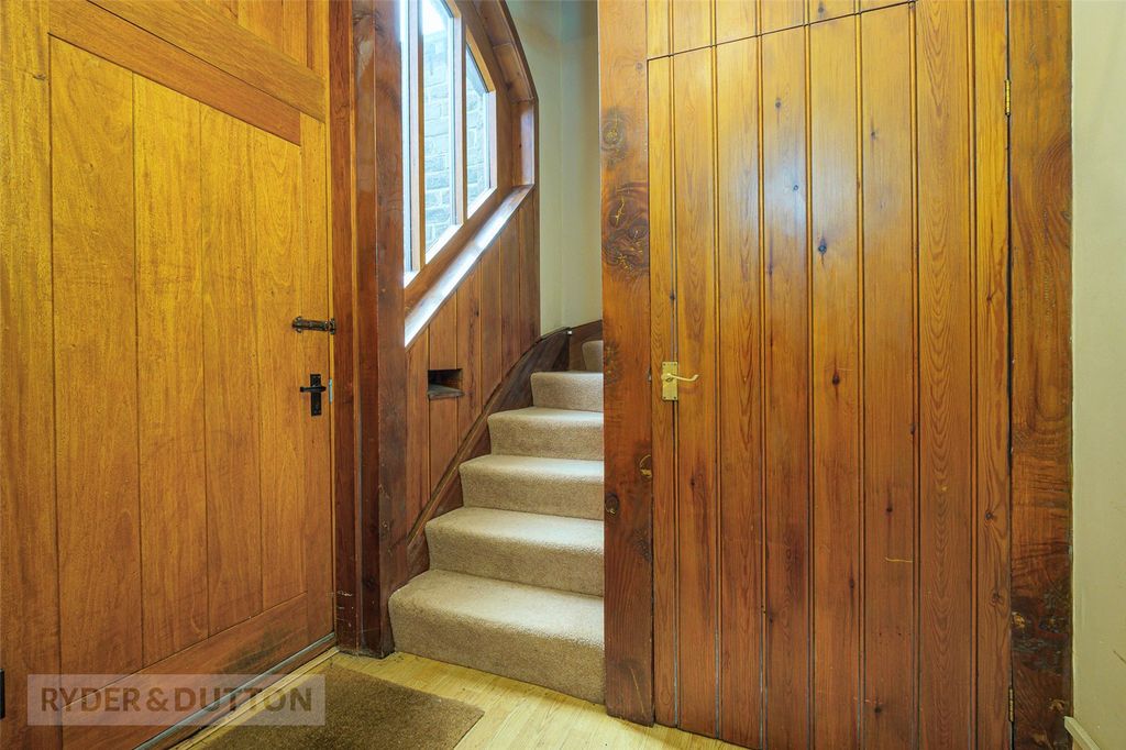 Property photo 3 of 24 Entrance Hallway