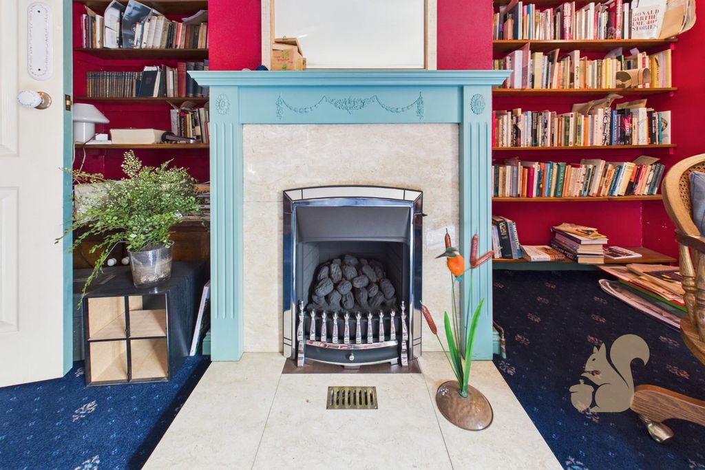 Property photo 3 of 18 Lounge