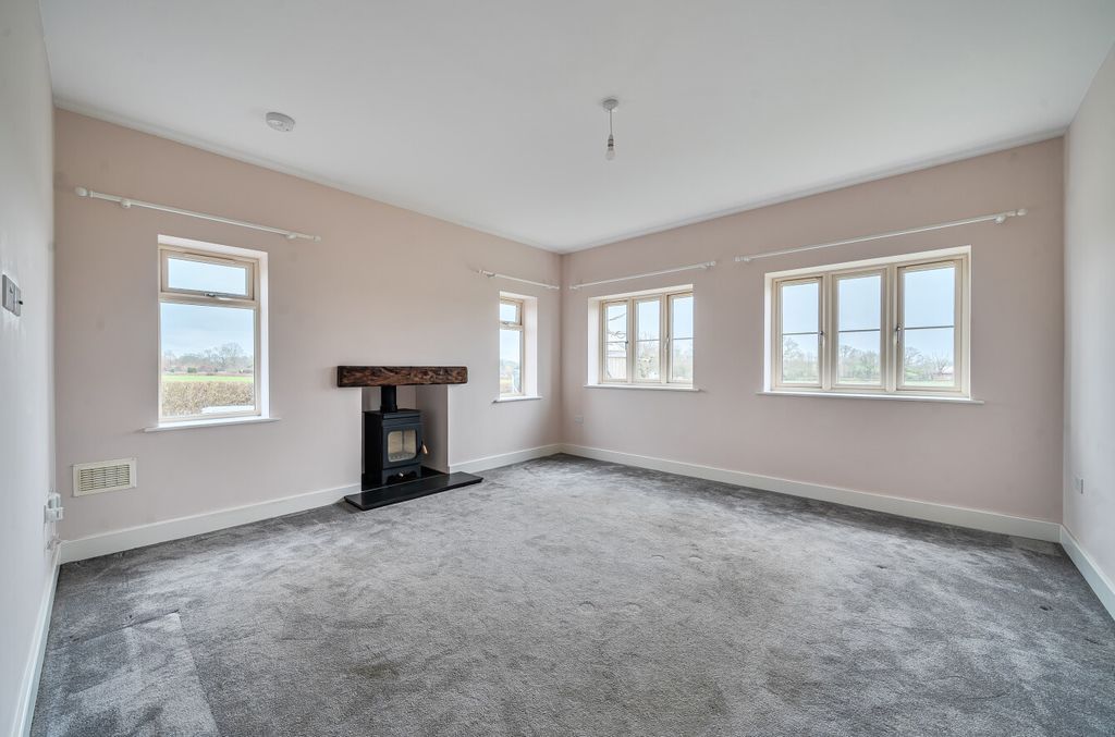 Property photo 3 of 13 1418010-1-69A036E...