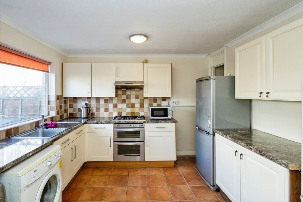 Property photo 3 of 15 Kitchen