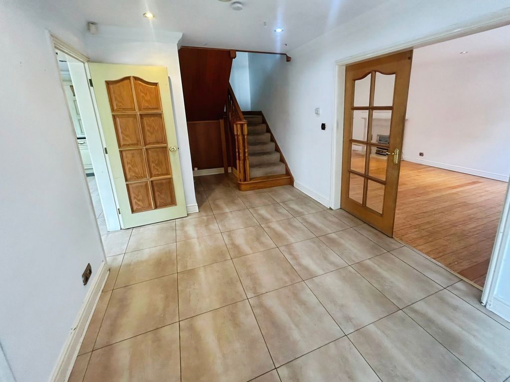 Property photo 3 of 21 Hallway