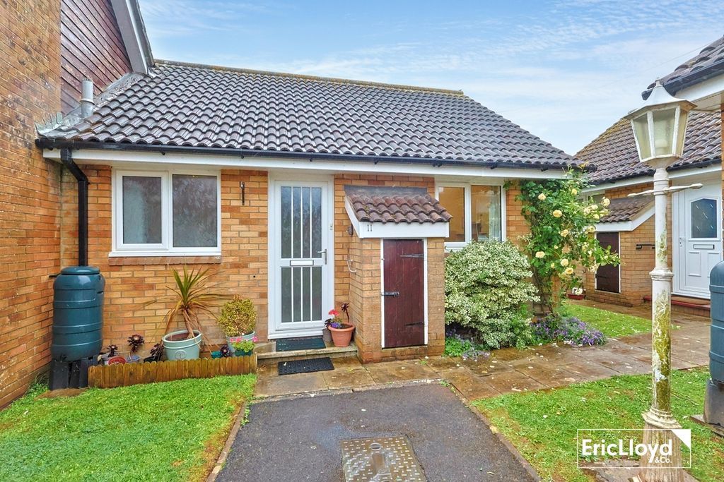 Property photo 1 of 7 Photo 7