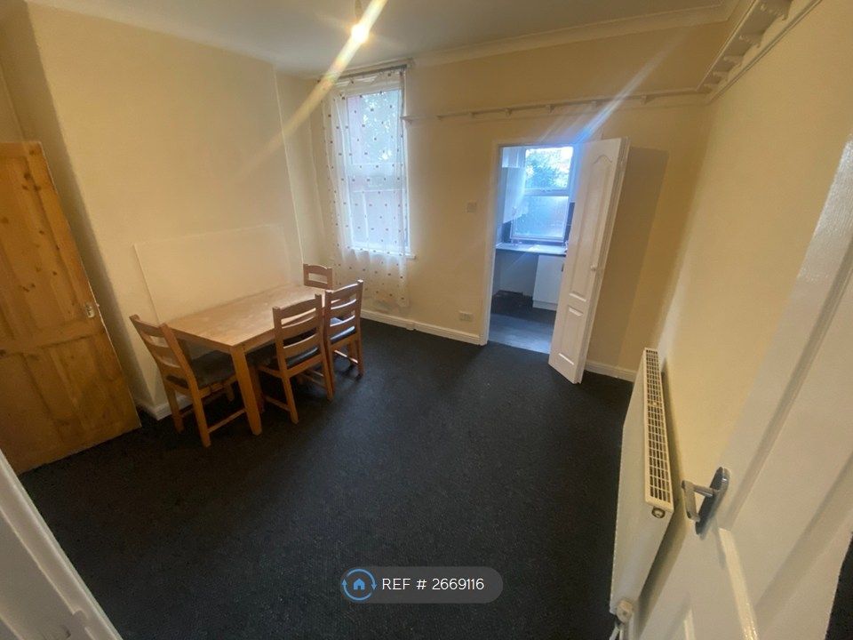 Property photo 3 of 7 Dining Room