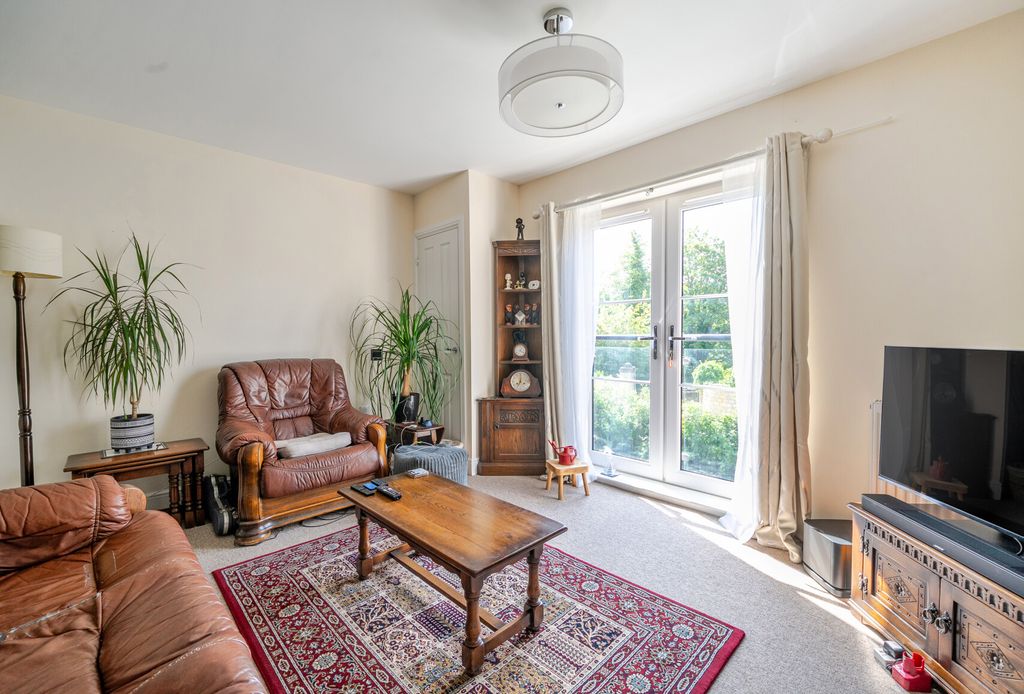 Property photo 2 of 18 1298990-5-683037E...
