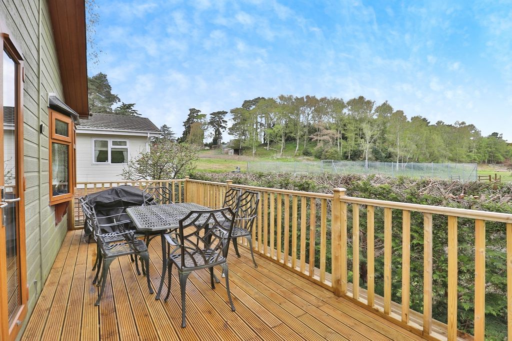 Property photo 2 of 17 Photo