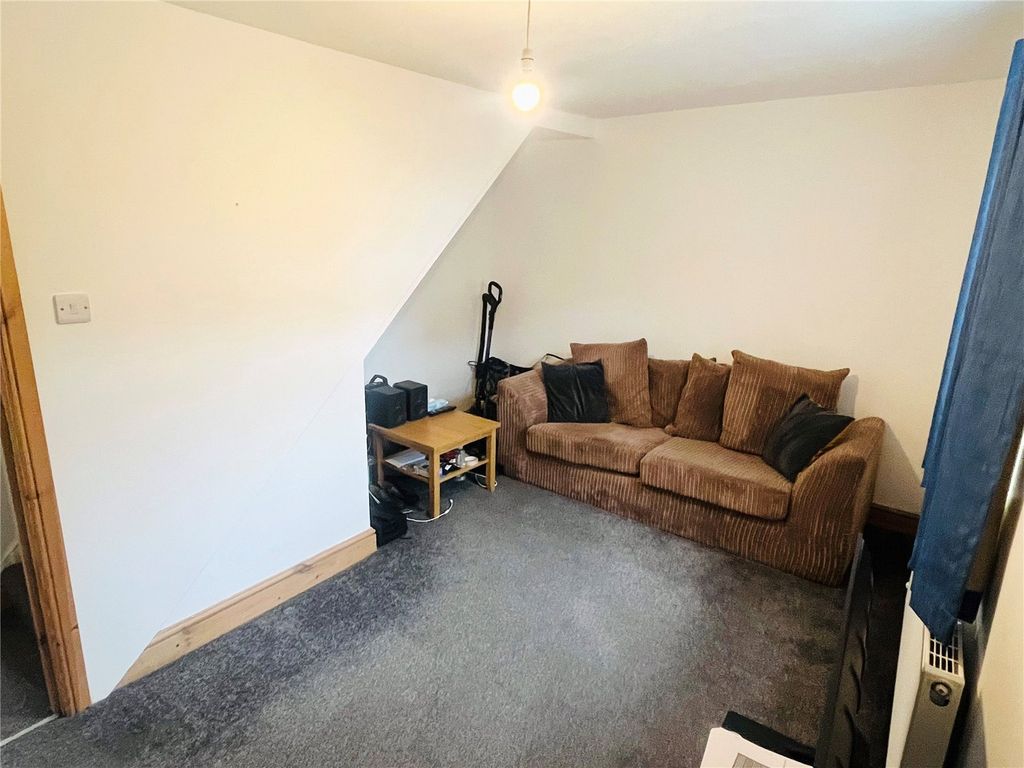 Property photo 3 of 17 Lounge