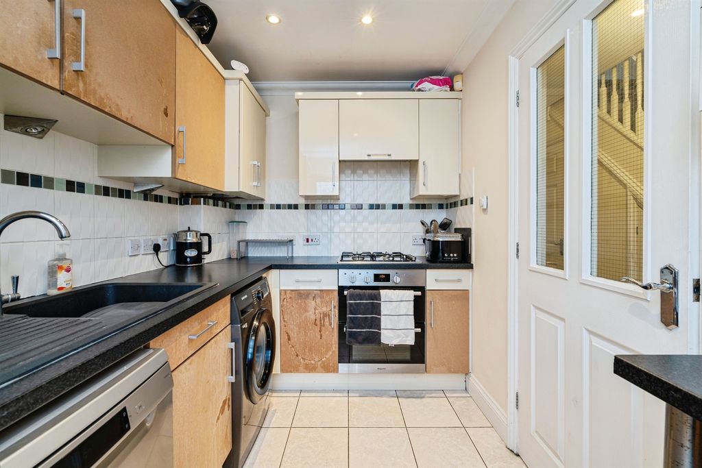 Property photo 2 of 17