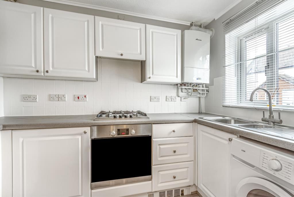 Property photo 3 of 10 Kitchen