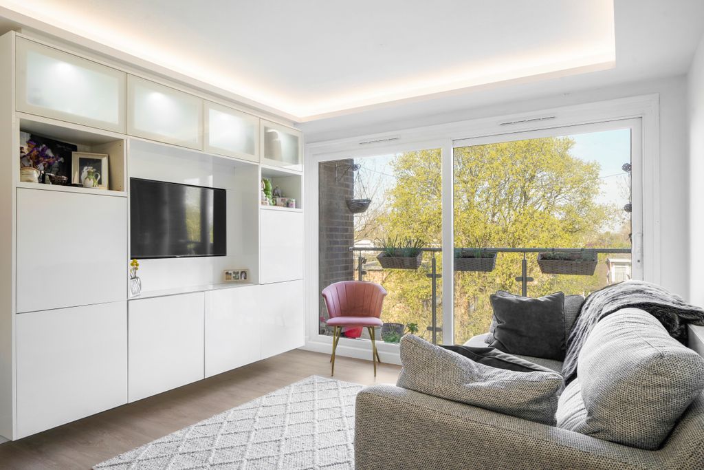 Property photo 3 of 13 Flat 32, Claydon House - Ilukqh1Tot3Rkp3l2S10