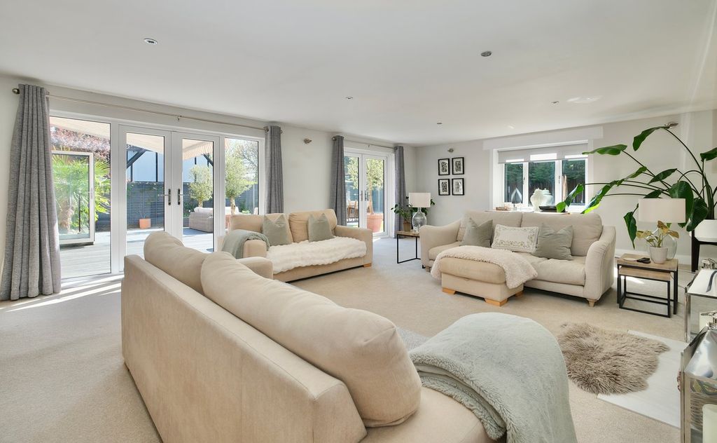 Property photo 3 of 34